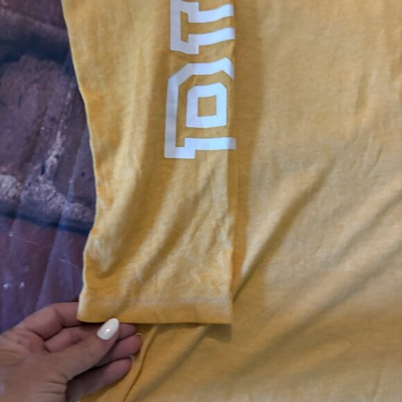 VS PINK Tee Womens Large Victoria’s Secret T-shirt Varsity Yellow Dog Logo - Picture 6 of 16